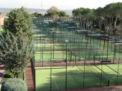 Juega al pádel en Club de Tenis, Pádel y Golf El Estudiante. Pistas de pádel en Madrid. Pádel en Madrid