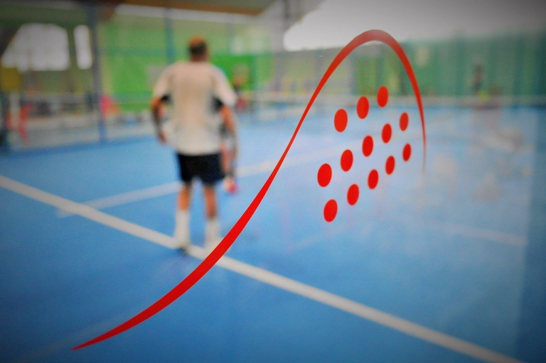Jugar a pádel: 5 claves para iniciarse en su práctica